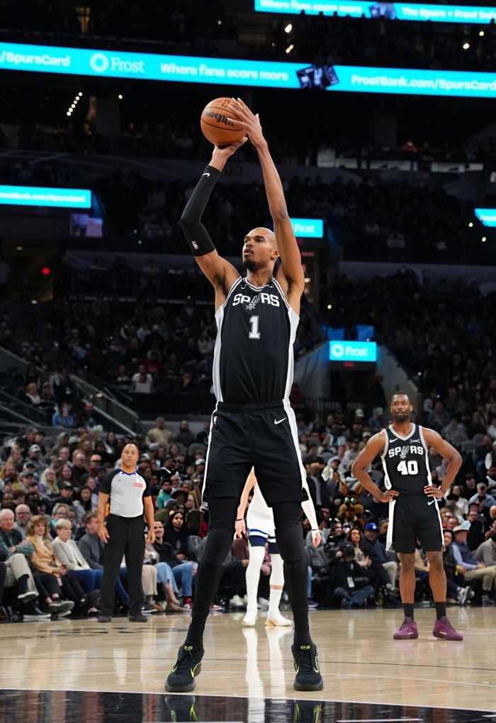 文班亚马狂砍39分9板2帽！单节20分太强 末节12分对飚华子拒绝翻盘