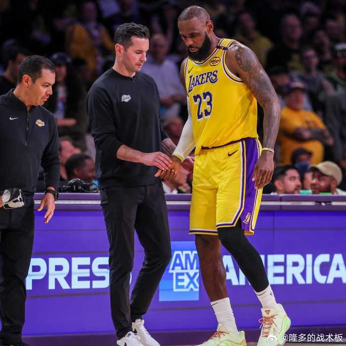 詹姆斯指出湖人三分不佳、防守失位致败尼克斯