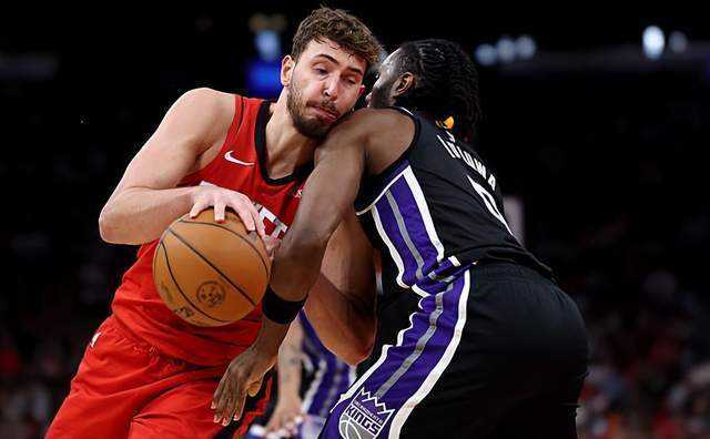 合计21中5，申京+谢泼德攻不进守不住 火箭队替补有心气 老格林6分