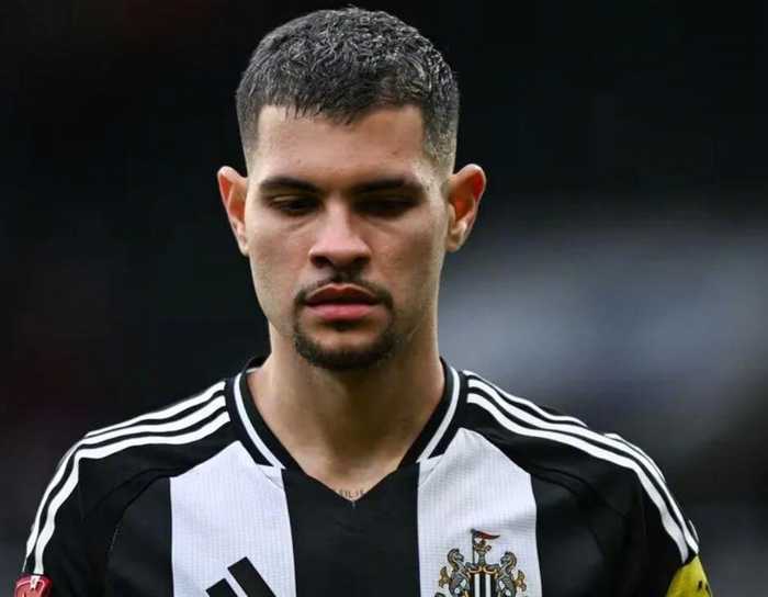 记者曝吉马良斯转会协议，曼联曼城或展开争夺